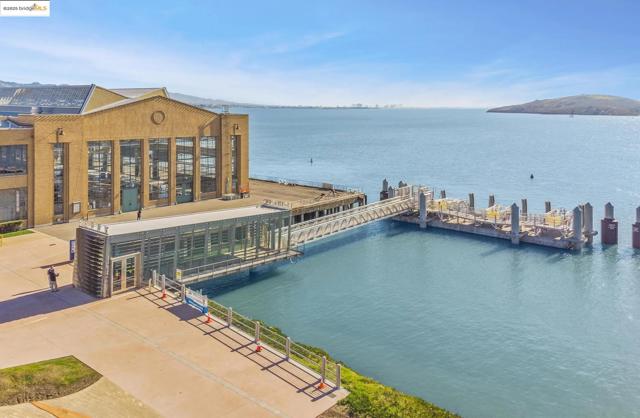 2714 Beach head way, Richmond CA: https://media.crmls.org/mediaz/2278e05e-5874-4a90-b95c-e4fd9933ffc6.jpg