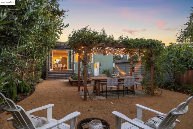 1511 Rose St, Berkeley CA: https://media.crmls.org/mediaz/227956c9-f1cb-46d7-a416-a2ff012e0f0d.jpg