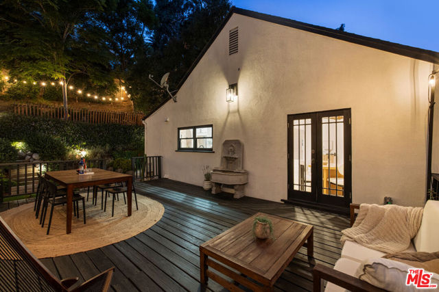2236 Earl Court, Los Angeles CA: https://media.crmls.org/mediaz/22795da1-50e5-47e4-aef1-b8dfa40a2a38.jpg