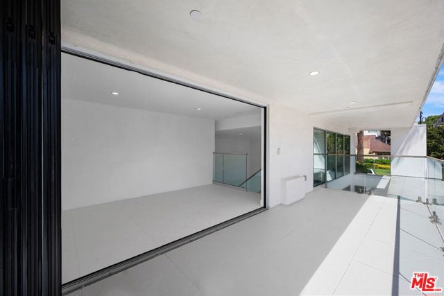 621 N Kings Road, West Hollywood CA: https://media.crmls.org/mediaz/2279b9e9-4ab7-41fa-b650-ae6b933b69f7.jpg