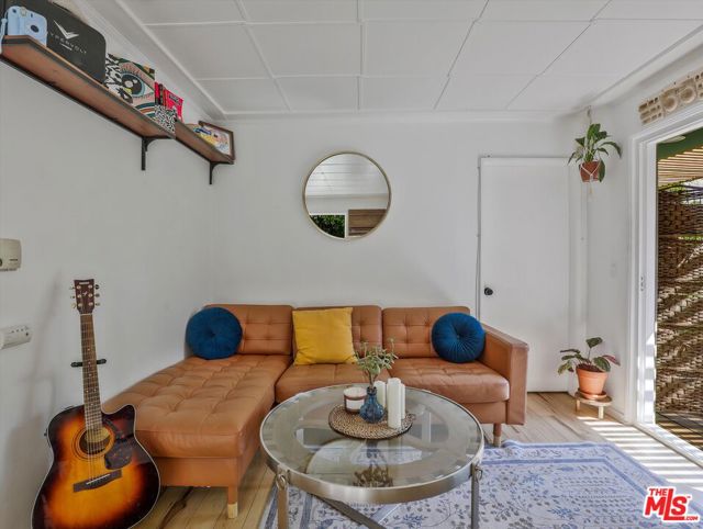 6921 Paseo Del Serra Drive, Los Angeles CA: https://media.crmls.org/mediaz/2279e9ab-83a5-43f8-b425-5e4a984b382b.jpg