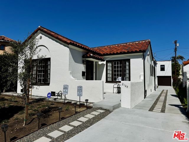 2128 Veteran Avenue, Los Angeles CA: https://media.crmls.org/mediaz/227a00dc-659b-4fce-b57c-560c77be9a09.jpg