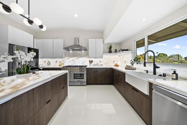 11388 Lorena Ln, El Cajon CA: https://media.crmls.org/mediaz/227aa3f9-1c79-45bd-97d9-40b880520c0a.jpg