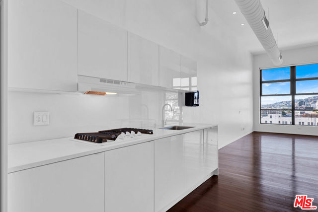 1645 Vine Street, Los Angeles CA: https://media.crmls.org/mediaz/227adca5-d01b-49d9-a093-d46e9c6c7ce9.jpg