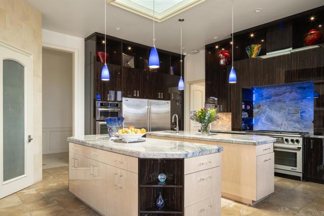 6565 Calle Reina, Rancho Santa Fe CA: https://media.crmls.org/mediaz/227aee87-92c0-4d37-8deb-21c2d67813c2.jpg