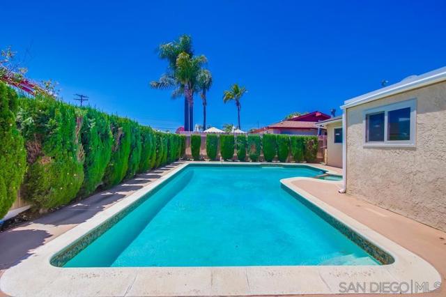 5215 Palmyra Ave, San Diego CA: https://media.crmls.org/mediaz/227b447a-b508-45c5-9b96-3736ce984917.jpg