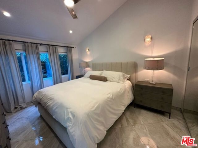 425 Sunridge Street, Playa del Rey CA: https://media.crmls.org/mediaz/227b4f2f-3a42-4552-ab72-a5ac18c995b7.jpg