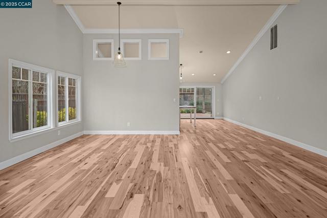 260 Saint Christopher Dr, Danville CA: https://media.crmls.org/mediaz/227b7efc-60ee-46cf-b82f-002efa78c11a.jpg