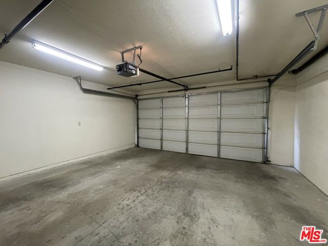 15024 Magnolia Boulevard, Sherman Oaks CA: https://media.crmls.org/mediaz/227b8bf7-da57-4eb4-a8aa-fc7c3f3bbaa2.jpg