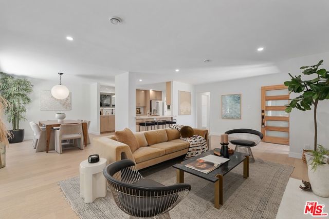 7248 W 88th Place, Los Angeles CA: https://media.crmls.org/mediaz/227c076f-9a59-4607-9d82-c8911e15b805.jpg
