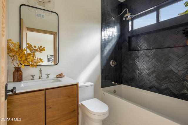 24005 Clarington Drive, West Hills CA: https://media.crmls.org/mediaz/227c4c4a-8a7a-436d-8e4f-3778d1e4c1a0.jpg