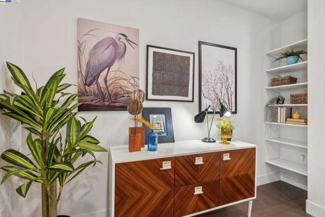 1815 Balsa St, Alameda CA: https://media.crmls.org/mediaz/227de9f6-b6ab-4fdd-89de-af7d532df236.jpg