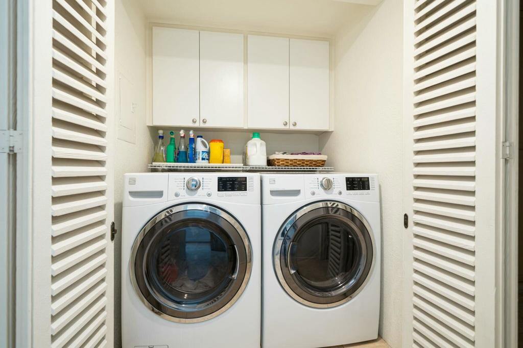 https://media.crmls.org/mediaz/227e5477-34d7-424d-b361-29db0b3c310d.jpg?preset=X-Large