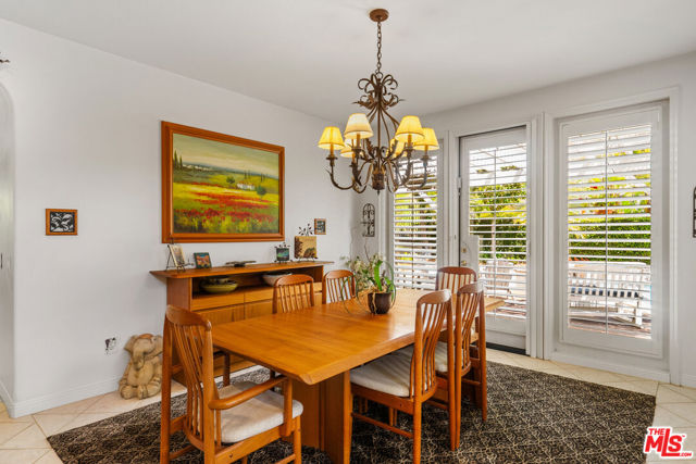 2321 Sunny Point Street, Thousand Oaks CA: https://media.crmls.org/mediaz/227e5b96-262d-4271-983f-3caab1a09aa0.jpg
