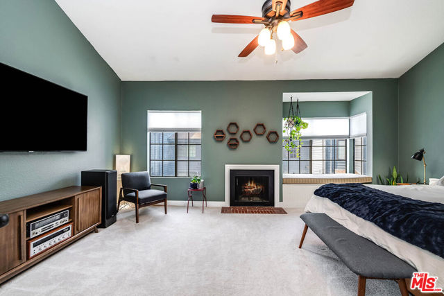 5731 Topanga Canyon Boulevard, Woodland Hills CA: https://media.crmls.org/mediaz/227e94b9-a761-4597-aff6-b3f7bc58e49e.jpg