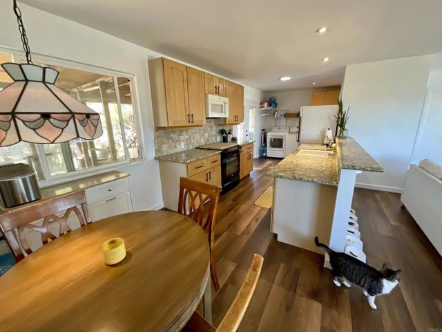 38281 Western Hills Drive, Anza CA: https://media.crmls.org/mediaz/227e9eb9-cd6b-4665-b188-ec92012316ac.jpg