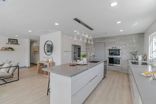 5324 Selma Ave, Fremont CA: https://media.crmls.org/mediaz/227f16ce-3f46-492d-b89a-69af42605584.jpg