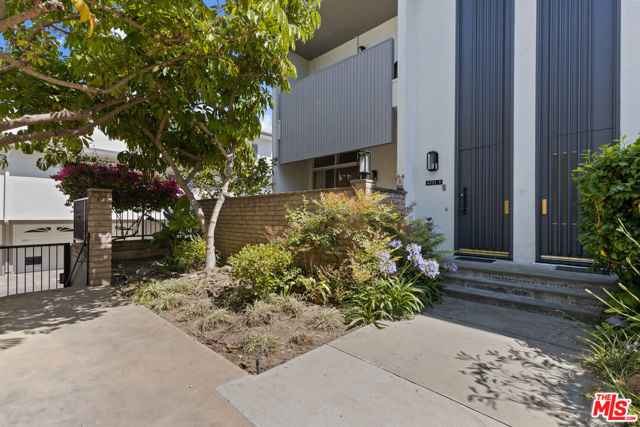 4731 La Villa Marina, Marina del Rey CA: https://media.crmls.org/mediaz/227f6e25-64ab-4da2-a0b5-c046474d9a0e.jpg