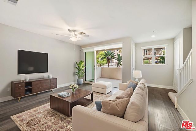 4454 Paxton Place, Calabasas CA: https://media.crmls.org/mediaz/227f7bc2-684e-4247-879d-974b5af446c8.jpg