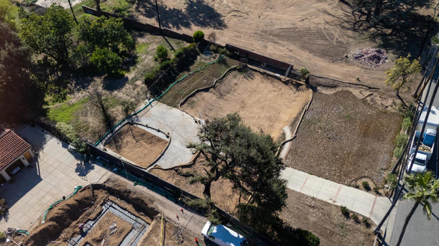 1660 Homewood Drive, Altadena CA: https://media.crmls.org/mediaz/22800601-e04a-4c6f-a709-2a6cc3c9fd2a.jpg