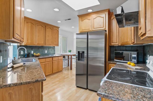 990 Rose Avenue, Mountain View CA: https://media.crmls.org/mediaz/2280148e-91e6-4d90-8c9b-df7b141dfd95.jpg