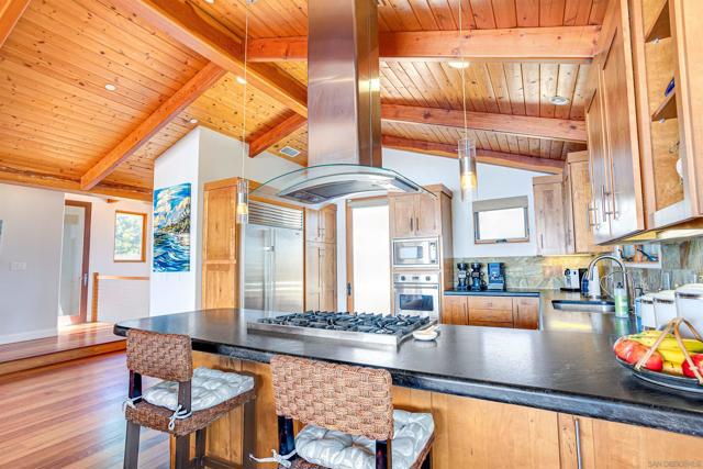 1464 Summit Ave, Cardiff by the Sea CA: https://media.crmls.org/mediaz/2280710b-6241-4d48-971c-477f8dc26764.jpg