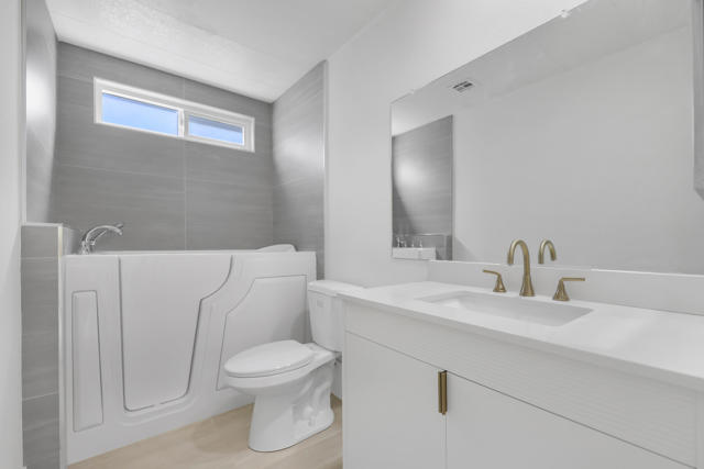 49305 Hwy 74 Spc 49, Palm Desert CA: https://media.crmls.org/mediaz/2280d3e2-b020-4d20-bff0-efe74bca7327.jpg