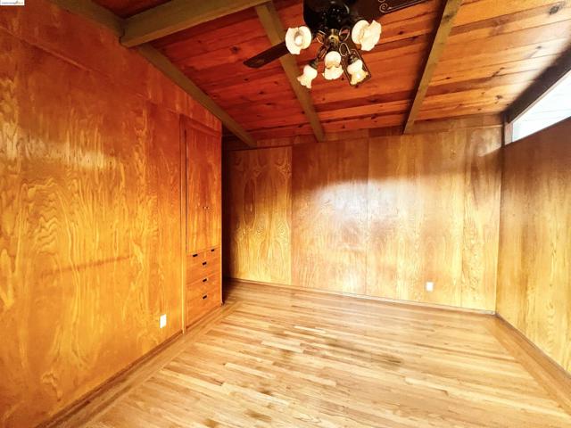 58 Pomona St, Crockett CA: https://media.crmls.org/mediaz/2280e6bb-cf20-449a-ba84-86d693e0a81f.jpg