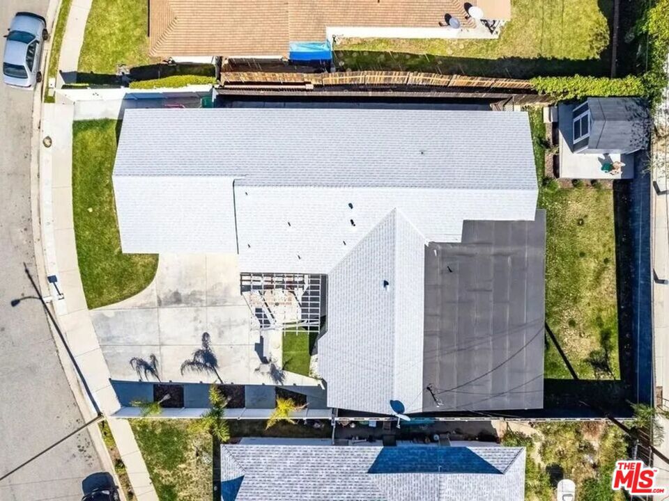 https://media.crmls.org/mediaz/2280f98b-630c-4909-8a4a-8e67e3b8e712.jpg?preset=X-Large