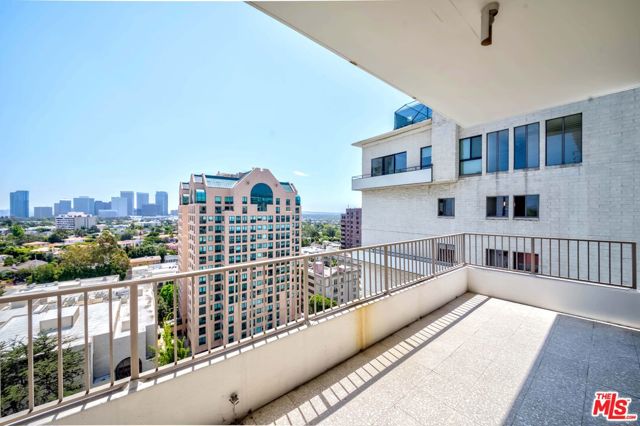 10501 Wilshire Boulevard, Los Angeles, California 90024, 2 Bedrooms Bedrooms, ,2 BathroomsBathrooms,Condominium,For Sale,Wilshire,24413872