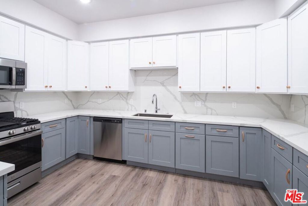 3672 Jasmine Avenue #401