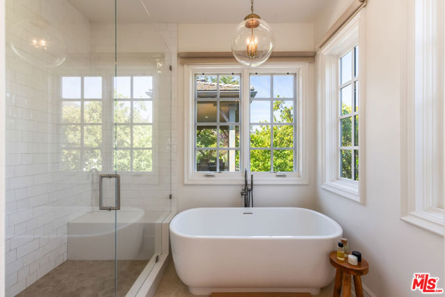 2052 Shadow Creek Drive, Agoura Hills CA: https://media.crmls.org/mediaz/22815d94-fe0b-41ed-b5f9-0b55eeb0e48d.jpg