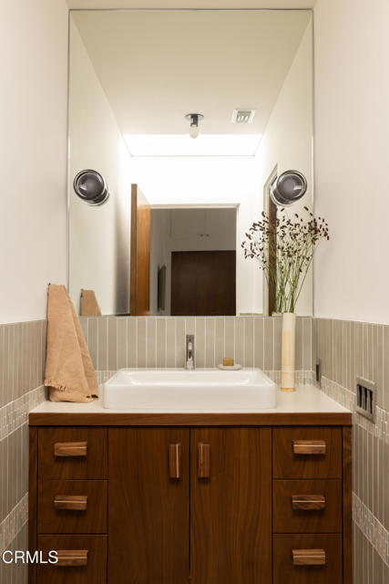 945 Linda Vista Avenue, Pasadena CA: https://media.crmls.org/mediaz/228196b4-e555-44dd-97bf-b3c9fc6ccf65.jpg