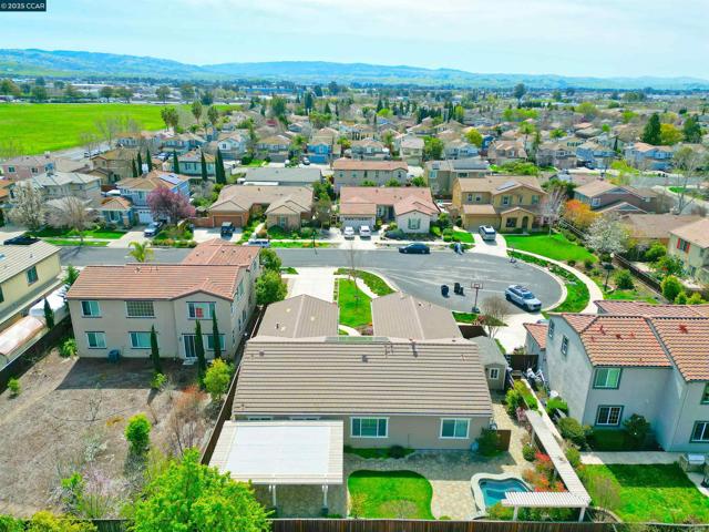 6432 Laurel Creek Pl, Livermore CA: https://media.crmls.org/mediaz/2281da3a-188c-4c13-b908-5b6b3b8ad5fc.jpg