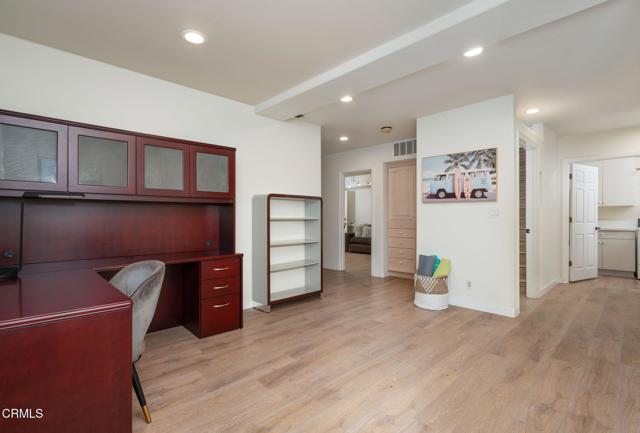 1401 GREENOCK Lane, Ventura CA: https://media.crmls.org/mediaz/22820e61-1675-40e4-b02b-a95950483b0d.jpg