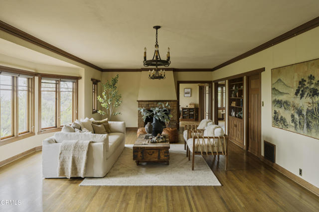 402 Lynn Drive, Ventura CA: https://media.crmls.org/mediaz/2282ab82-32b3-4209-a3a4-b342f5a5e1c2.jpg
