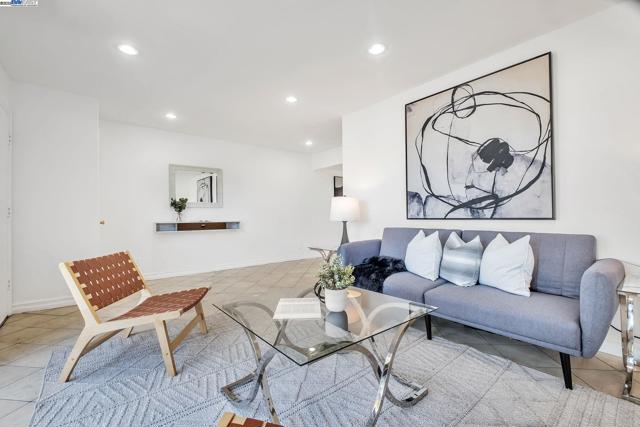 4312 Solano Way, Union City CA: https://media.crmls.org/mediaz/2282dd78-7fcb-4d29-b06f-8b09359d697d.jpg