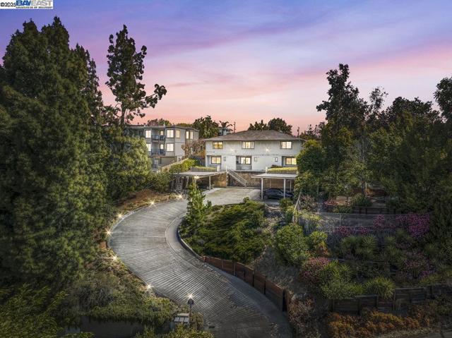 21000 Ocean View Dr, Hayward CA: https://media.crmls.org/mediaz/2282e55d-2530-4609-9600-89fcfa93ff40.jpg