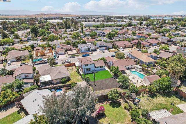 48344 Conifer St, Fremont CA: https://media.crmls.org/mediaz/2282ece8-49df-4aa0-9070-46ee0a52e232.jpg