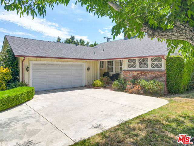 14202 Cantlay Street photo 2