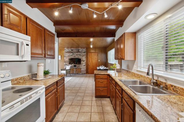 1810 Meadow Lane, Walnut Creek CA: https://media.crmls.org/mediaz/22838adb-23ec-4fab-b1a5-f445f30b2660.jpg