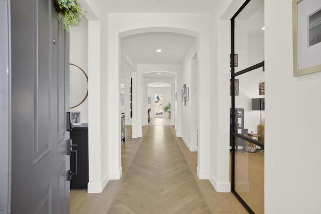 10576 Pinion Trl, Escondido CA: https://media.crmls.org/mediaz/2283a89e-11ce-4789-b7b4-cd7da7dc45a6.jpg