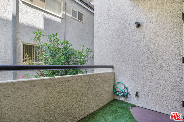 11636 Montana Avenue, Los Angeles CA: https://media.crmls.org/mediaz/2283f1d1-982f-4dd9-8eab-802e06ccc063.jpg