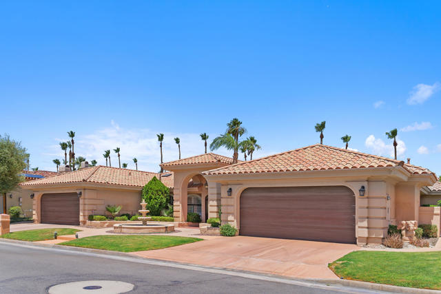 346 Crest Lake Drive, Palm Desert CA: https://media.crmls.org/mediaz/2283fac4-843e-4841-9de1-30849d5a3b4c.jpg