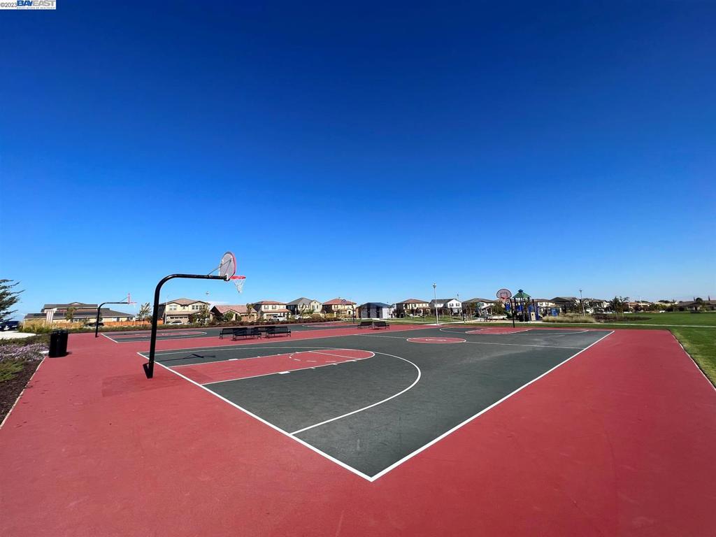 https://media.crmls.org/mediaz/228401da-87eb-4fee-a3d1-3d4558b2390e.jpg?preset=X-Large
