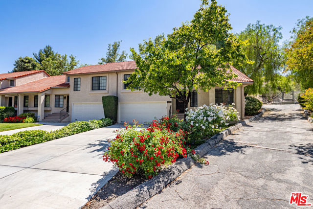 20055 Avenue Of The Oaks, Newhall CA: https://media.crmls.org/mediaz/22845b9b-5cdc-45ae-ba0c-9ddc1e69777b.jpg