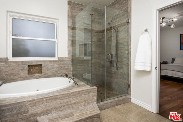 14271 Dickens Street, Sherman Oaks CA: https://media.crmls.org/mediaz/2284c8f8-5525-4886-9335-d31eaed97e6d.jpg
