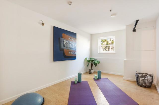 121 Pacchetti Way, Mountain View CA: https://media.crmls.org/mediaz/2284de24-cce1-4502-811d-0b2e66197f99.jpg
