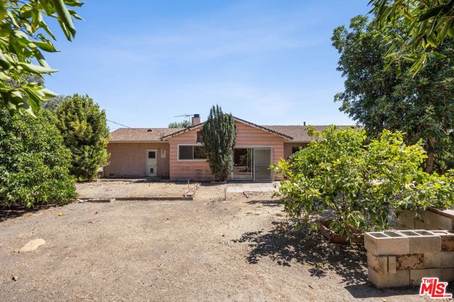 2659 Luray Circle, Simi Valley CA: https://media.crmls.org/mediaz/228609fe-31b1-4cac-a9eb-4b6e7bc76487.jpg
