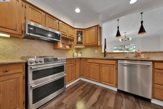 635 Janice Ave, Hayward CA: https://media.crmls.org/mediaz/22861d4a-def6-49c7-b64d-9ef262702195.jpg